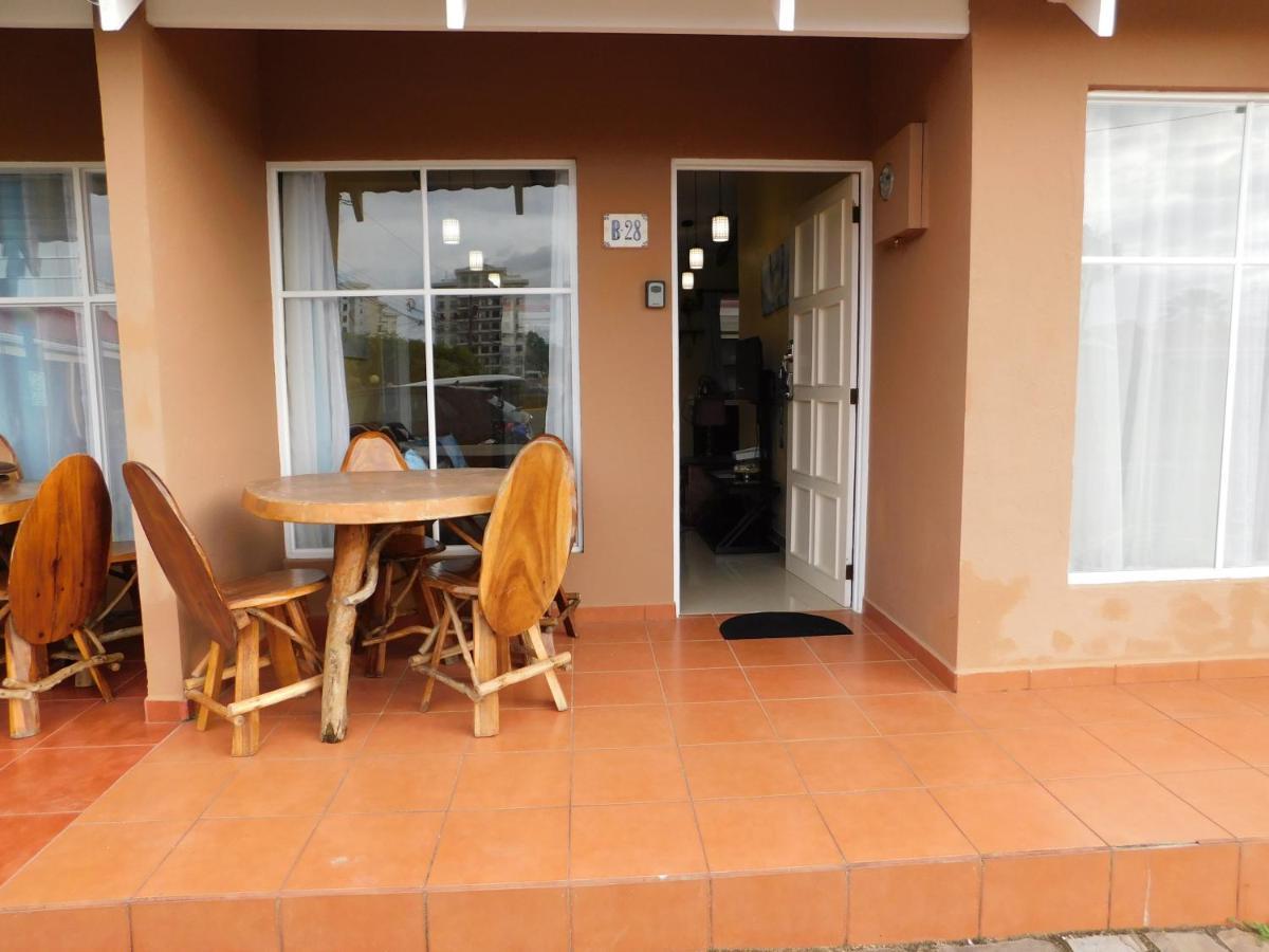 Condo Villa B27 Sleeps Five People - B28 Sleeps Six People - Price Includes Housekeeping Fees Not Taxes - Very Close To The Pool And Beach! Хако Экстерьер фото