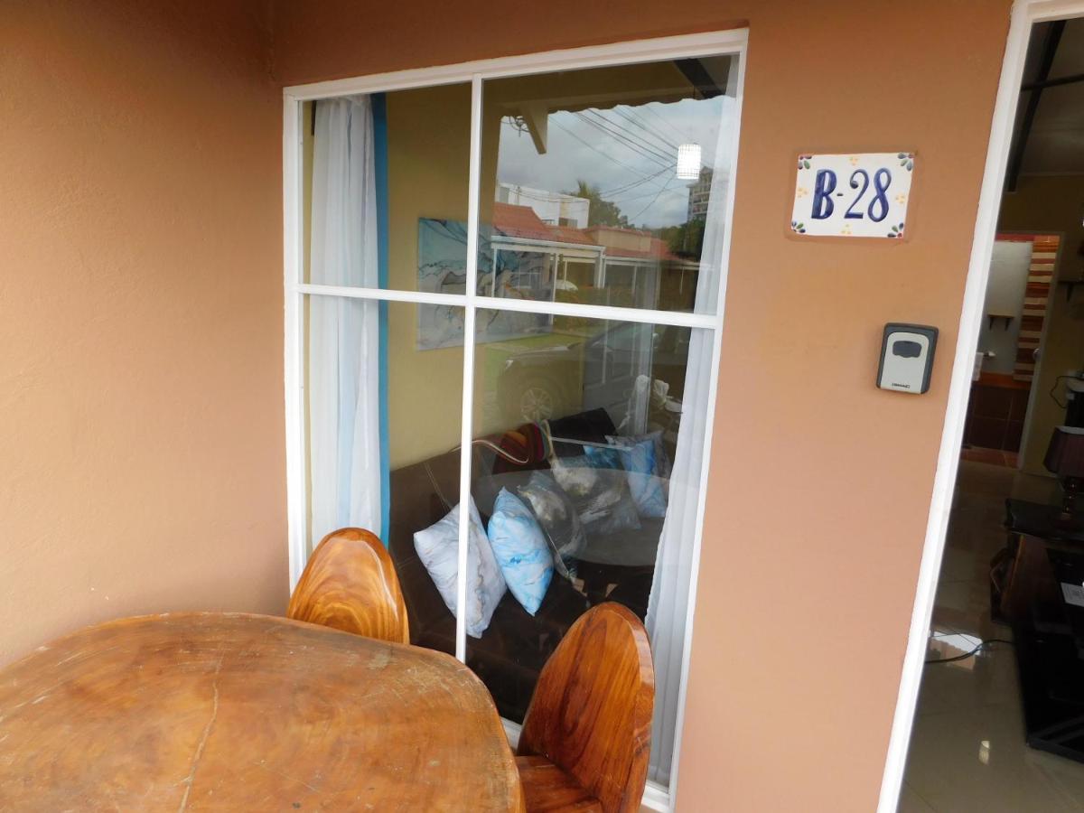 Condo Villa B27 Sleeps Five People - B28 Sleeps Six People - Price Includes Housekeeping Fees Not Taxes - Very Close To The Pool And Beach! Хако Экстерьер фото