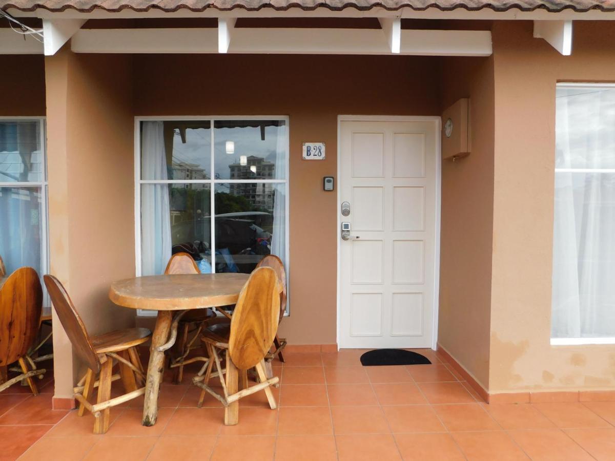 Condo Villa B27 Sleeps Five People - B28 Sleeps Six People - Price Includes Housekeeping Fees Not Taxes - Very Close To The Pool And Beach! Хако Экстерьер фото