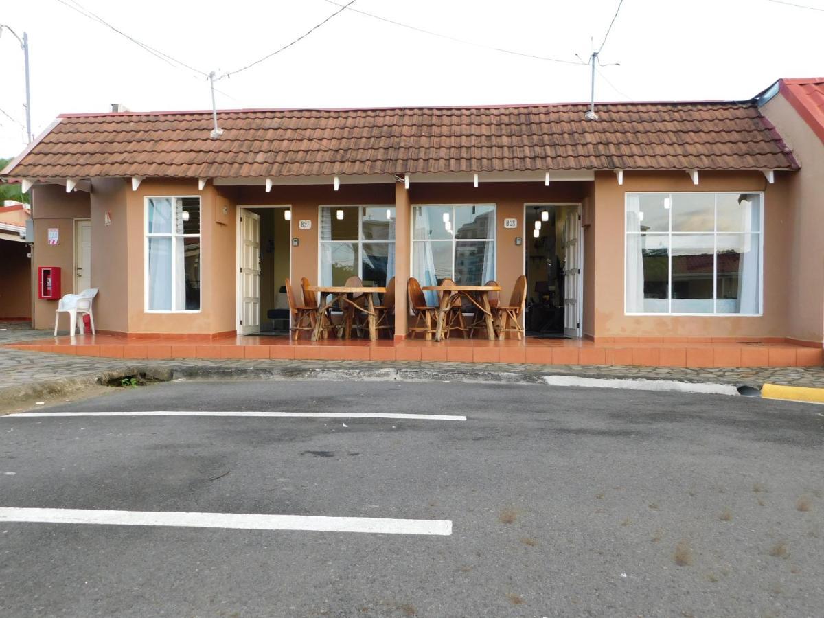 Condo Villa B27 Sleeps Five People - B28 Sleeps Six People - Price Includes Housekeeping Fees Not Taxes - Very Close To The Pool And Beach! Хако Экстерьер фото
